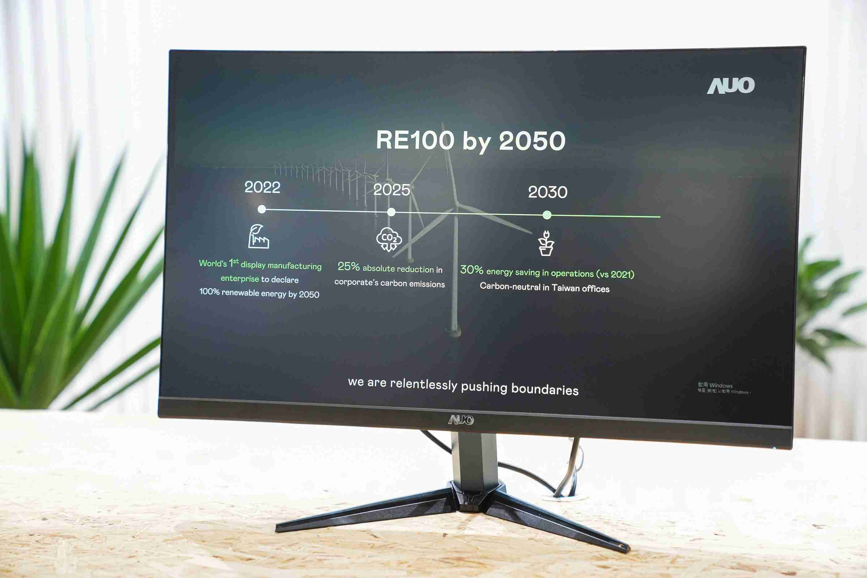 EBpay关注产品生命周期各阶段的永续性，，，携手客户、、、、供货商实践永续原物料，，积极将再生原物料导入绿色产品，，，，在DJSI永续原物料项目获得同产业最高分